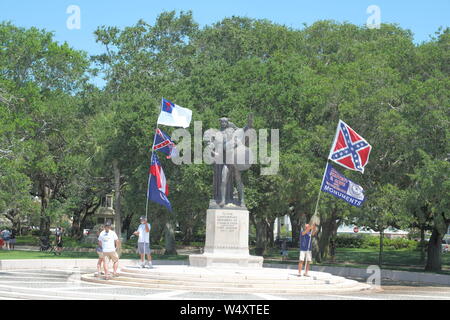 Public Protesters on a Sunday Morning Supporting  the Flying of Confederate Flags, But Opposed by LBGT Supporters and Anti Confederate Flag Protestors Stock Photo