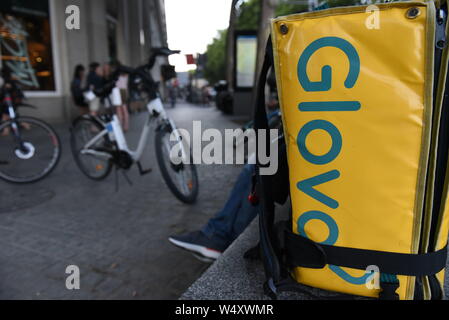 July 25, 2019, Madrid, Spain: A Glovo bag seen outside a McDonalds restaurant in Madrid. Credit: John Milner/SOPA Images/ZUMA Wire/Alamy Live News Stock Photo