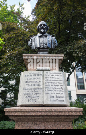 Bust of William Shakespeare in Aldermanbury Garden, Love Lane, London, EC2, UK Stock Photo