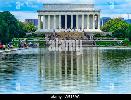 Reflecting Pool Reflection Abraham Lincoln Statue Memorial Columns Monument Washington DC. Dedicated 1922, statue by Daniel French Stock Photo