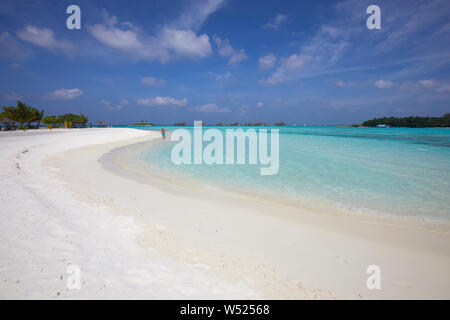 The white sand of Paradise Island (Lankanfinolhu), Maldives Stock Photo