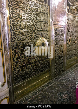 MEDINA, SAUDI ARABIA - JUNE 24, 2019: The tomb of the Islamic prophet ...