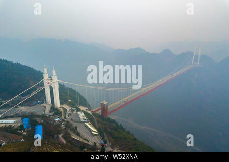 An aerial view of the Aizhai Bridge, a suspension bridge on the Baotou-Maoming Expressway, in Jishou city, Xiangxi Tujia and Miao Autonomous Prefectur Stock Photo