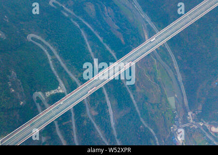 An aerial view of the Aizhai Bridge, a suspension bridge on the Baotou-Maoming Expressway, in Jishou city, Xiangxi Tujia and Miao Autonomous Prefectur Stock Photo