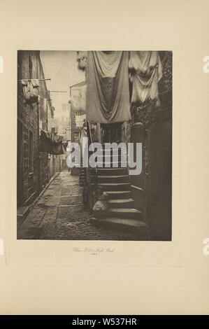 Close No. 193 High Street, Thomas Annan (Scottish,1829 - 1887), Glasgow, Scotland, negative 1868, print 1900, Photogravure, 22.2 × 18.2 cm (8 3/4 × 7 3/16 in Stock Photo
