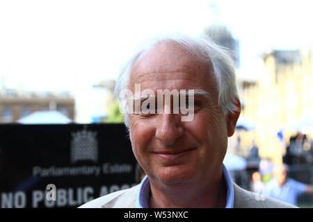 DANIEL ZEICHNER MP LABOUR MP FOR CAMBRIDGE PICTURED AT COLLEGE GREEN, IN THE CITY OF WESTMINSTER, LONDON, UK ON 24TH JULY 2019. LABOUR PARTY MPS. BRITISH POLITICIANS. UK POLITICS. OPPOSITION TO TRIDENT NUCLEAR DETERRANT. PRO EUROPEAN MPS. Stock Photo