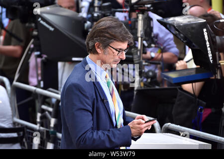 Robert Peston - Political Editor of ITV News - in Downing Street 24th July 2019, the day Boris Johnson became Prime Minister Stock Photo