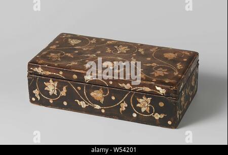 Lacquer box with inner box and lid, inlaid with mother-of-pearl floral motifs., anonymous, Korea, 1300 - 1500, lacquer (coating), mother of pearl, h 10.5 cm × w 34.5 cm × d 19.5 cm Stock Photo