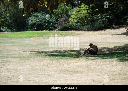 (190726) -- PARIS, July 26, 2019 (Xinhua) -- A man takes a rest under the tree in Lille, northern France, July 25, 2019. Thursday is the hottest day of the intense heatwave episode in France's northern regions. Earlier, Meteo France forecasted that in the hottest part of the day, the temperatures under shelter will be between 40 and 42 degrees Celsius, very occasionally 43 degrees in certain districts of its capital. (Photo by Kristina Afanasyeva Courdji/Xinhua) Stock Photo