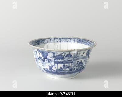 Bell-shaped bowl with a poem and a water landscape with a boat, Bell-shaped porcelain bowl on a thick foot ring, painted in underglaze blue. On the outside a compartment with a sailing boat in a river landscape. Three men are sitting on the deck at a table under a parasol, two men drive the boat at the rear. On the other side of the outer wall a long poem. Marked on the bottom with the four-character mark of emperor Yongle in a circle. Around the circle and on the inner edge a band with stylized lotus bars. The edge has been sanded. A crack in the wall. Transitional porcelain in blue and white Stock Photo