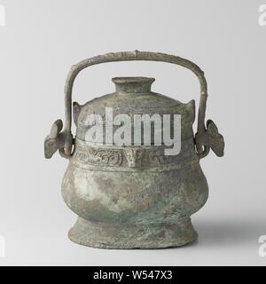 Traditional brass utensils hi-res stock photography and images - Alamy