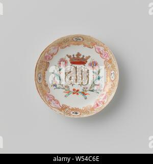 Saucer with a crowned, illegible monogram surrounded by two flower sprays, Porcelain dish painted on the glaze in blue, red, pink, green, yellow, black and gold. On the shelf a crowned, illegible monogram surrounded by two flower branches, the wall with flower vines containing four cartouches with a landscape and four medallions with plants. European representation in enamel colors., anonymous, China, c. 1750 - c. 1774, Qing-dynasty (1644-1912) / Qianlong-period (1736-1795), porcelain (material), glaze, gold (metal), vitrification, h 2.2 cm d 11.8 cm d 7 cm Stock Photo