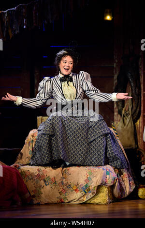 Josie Lawrence playing Aunt Eller in Oklahoma!, Chichester Festival Theatre, West Sussex, UK. 19 July 2019. Stock Photo