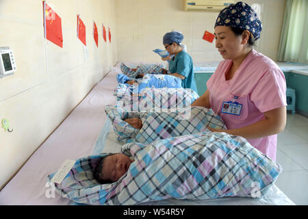 File Chinese Nurses Take Care Of Newborn Babies At A Maternity Hospital In Huainan City East China S Anhui Province 1 October 2018 Chinese Dem Stock Photo Alamy