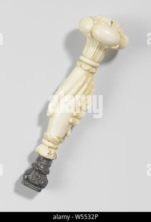 Ivory wax stamp, cut in the form of two clasped hands, on the silver stamp the initials are C.H.J. applied., anonymous, Netherlands (possibly), c. 1880, greep, stempel, forging, h 10 cm × w 2.8 cm × d 2.8 cm Stock Photo