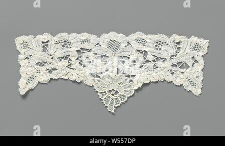 Cuff of mixed lace with a rose and two horizontal mirrored c-shaped stems  with calyx flowers, Cuff of natural-colored bobbin lace - Bruges lace - in  cobination with one motif of needle