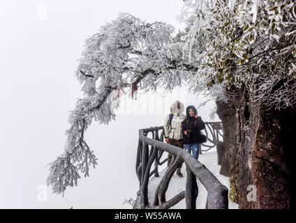 Landscape of the snow-covered Tianmen Mountain in Zhangjiajie city, central China's Hunan province, 16 February 2019. Stock Photo