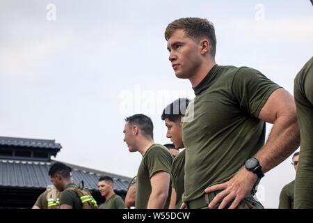 U.S. Marines with Headquarters and Headquarters Squadron participate in a squadron physical training event at Marine Corps Air Station Iwakuni, Japan, July 26, 2019, July 26, 2019. HandHS supports tenant commands at MCAS Iwakuni through air traffic control, aircraft rescue and firefighting and fuels along with many other capabilities. Regular unit physical training events like this help maintain readiness, morale and unit cohesion. (U.S. Marine Corps photo by Lance Cpl. Lauren Brune). () Stock Photo
