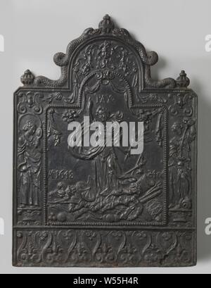 Fire plate with allegory on the Peace of Munster, Fire plate made of cast iron, with a semicircular top. Central is the personification of Peace with a palm branch in her hand, draped above her canvases and the inscription PAX. Peace is on weapons and two men. Immediately next to Peace the inscription Ao 1648 24OC. The whole is framed with a border, decorated with a pearl border and a virtue on either side: left Prudentia with mirror and snake in the hands, right Temperantia with tazza and jug. At the top an angel's head amidst fruits, at the bottom mirrored S-volutes. The top is crowned Stock Photo