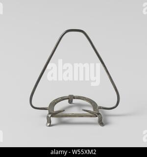 https://l450v.alamy.com/450v/w55xm2/hanging-trivet-trivet-with-handle-and-horseshoe-shaped-ring-on-three-legs-the-trivet-is-not-marked-accessories-fire-place-anonymous-netherlands-c-1675-c-1700-silver-metal-h-63-cm-w-65-cm-w55xm2.jpg