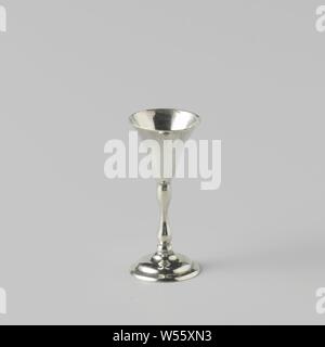 Drinking glass, Funnel-shaped drinking glass on a high baluster-shaped trunk. The foot is round and arched., anonymous, Netherlands, c. 1725 - c. 1775, silver (metal), h 2.9 cm × d 0.8 cm Stock Photo