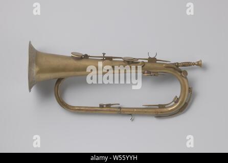 Keyed Bugle, Clapper Bracket in Bb with eight valves, the lower of which is open. The flat, round valves are mounted in saddles and close on sleeves around the holes. Flap and key in one piece. With support saddle for the middle finger of the right hand. The key of the third valve continues below. Also support hook for the little finger of the left hand. A wreath of nickel silver has been laid around the cup, with leaf ornaments engraved., anonymous, c. 1850, German silver, copper (metal), h 49.0 cm × w 23.5 cm d 15.0 cm Stock Photo