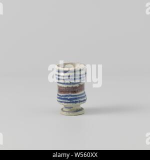 Apothecary jar, multicolored painted, Concave cylindrical jar of multicolored painted majolica, on a foot and with a constricted neck. The pot is painted with blue horizontal lines and a manganese purple band in the middle. The colors seem to have gone through., Dwarfs, hunchback, one person playing string instrument (plucked), lute, and special forms of lute, eg: theorbo, hacking and thrusting weapons: sword, walking stick, staff, anonymous, Netherlands, c. 1560 - c. 1625, earthenware, tin glaze, lead glaze, h 7.7 cm × d 5.0 cm Stock Photo