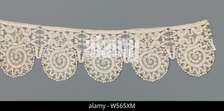 Strip bobbin with spiral and mirrored volutes, anonymous, c. 1600 - c ...