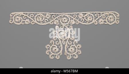 Collar with attached jabot, Collar with attached jabot of natural-colored Venetian bobbin lace. Striped model under which a heart-shaped jabot hangs. The predominantly symmetrical pattern consists of a wavy branch with five strongly curling side branches with a three- or five-lobed flower at each end. The heart-shaped jabot is formed by three such curling tendrils with the same flower on each end. Around the heart, on the curling tendrils, several short side branches that all curl in the same direction. The motifs are largely made in linen with here and there exposed edges. A different twist Stock Photo
