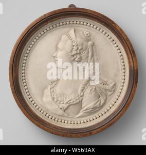 Medallion portrait, possibly of Princess Frederika Sophia Wilhelmina of Prussia (1751-1820), Wilhelmina of Prussia (1751-1820), Northern Netherlands, 1775 - 1800, marble (rock), d 38 cm Stock Photo