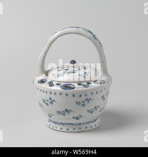 Terrine, painted with scattered flowers, Terrine of faience. Painted blue with scatter flowers., anonymous, Brussels, c. 1775 - c. 1820, h 23 cm × d 18 cm Stock Photo
