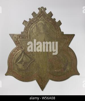 Center part of plates from the gravestone of Gijsbert Willemsz. Raet in Gouda, The middle part consists of a triangle placed at a point, the sides of which are broken through by braces. A barefoot angel with a halo around his head is depicted in the field against a vegetative background. He holds up two coats of arms with the help of belts. The right arm is divided: 1. in red the Holy Sepulcher with a Jerusalem cross above it. 2. a Catharinarad, pierced with two swords. The left arm: a chalice between two facing palm branches. On the edge, the following text, derived from the Vulgate from Job Stock Photo