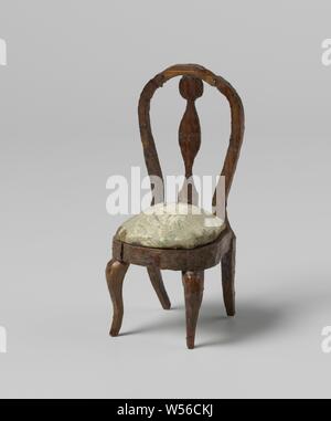 Chair With Round Open Backrests With Center Post Seat With