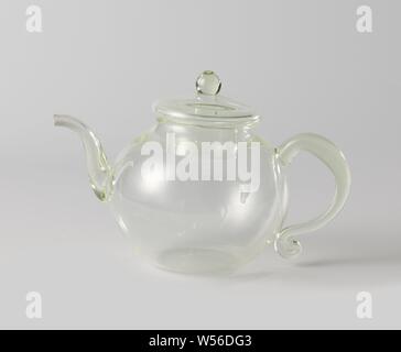 Teapot with lid, spherical body, curved spout and c-shaped handle. Overlying lid with a round button., anonymous, c. 1750 - c. 1800, glass, glassblowing, h 11 cm d 4 cm w 16 cm Stock Photo