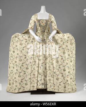 Sacque dress clearance 18th century