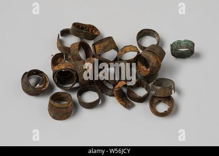Knife lifting rings from the wreck of the East India dealer Hollandia, Knife-handle, Annet, Dutch East India Company, Hollandia (ship), anonymous, Netherlands, 1700 - in or before 13-Aug-1743, copper (metal), h 0.5 cm × d 1.4 cm Stock Photo