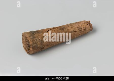 Knife lifter from the wreck of the East India dealer Hollandia, Knife, handle, eroded, Annet, Dutch East India Company, Hollandia (ship), anonymous, Netherlands, 1700 - in or before 13-Jul-1743, wood (plant material), h 8.5 cm × d 2.5 cm Stock Photo