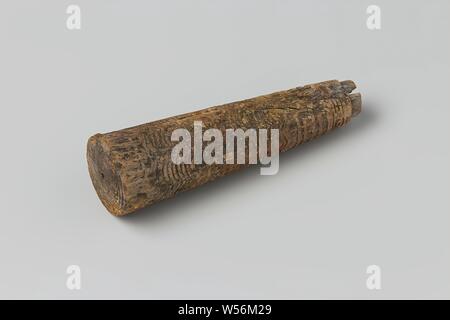 Knife lifter from the wreck of the East India dealer Hollandia, Knife, handle, Annet, Dutch East India Company, Hollandia (ship), anonymous, Netherlands, 1700 - in or before 13-Jul-1743, wood (plant material), h 8.7 cm × d 2.5 cm Stock Photo