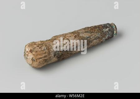 Knife lifter from the wreck of the East India dealer Hollandia, Knife, handle, eroded, Annet, Dutch East India Company, Hollandia (ship), anonymous, Netherlands, 1700 - in or before 13-Jul-1743, wood (plant material), h 9.8 cm × d 2.7 cm Stock Photo