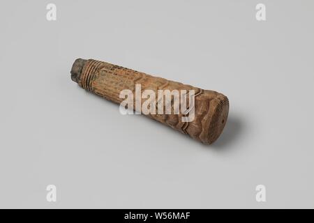 Knife lifter from the wreck of the East India dealer Hollandia, Knife, handle, cylindrical, Annet, Dutch East India Company, Hollandia (ship), anonymous, Netherlands, 1700 - in or before 13-Jul-1743, wood (plant material), h 9.3 cm × d 2.9 cm Stock Photo