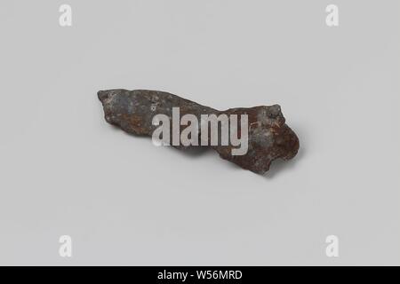 Fragment of a lead plate from the wreck of the East Indies' t Vliegend Hart. Lead sheating fragment, lead batter fragment, Dutch East India Company, 't Vliegend Hart (ship), Netherlands, 1729 - 1735, h 1.4 cm × w 7.5 cm × d 2.6 cm Stock Photo