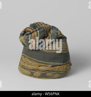 Woolen Caps Worn by Dutch Whalers Cap, finely knitted and multi-colored with red, green, blue, yellow and white horizontal stripes, lined with a coarsely knitted light brown hat, Cap, lined with a rough knitted light brown hat. The top of the outer hat falls limply over the inner hat and the whole therefore looks a bit like a nightcap. The outer hat is knitted in stockinette stitch with fifty-five stitches and one hundred needles per ten centimeters and consists of two parts, cut from a large piece of flat knitwear, Spitsbergen, Svalbard, Zeeuwsche Uytkyck, Nordic Company, anonymous, c. 1740 Stock Photo