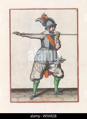 Soldier carrying his skewer with both hands horizontally at shoulder height, his right hand at the foot of the weapon Corte onderwysinghe on the figuerliicke afbeeldinghe, interested t'recht ghebruyck, a Soldaet from all t'ghene acting of the Spies noodich is (original series title), A full-length soldier, carrying a spear (lance) with both hands horizontally at shoulder height, his right hand at the base of the weapon. This is the third operation for lowering the skewer to be able to pass under a curve. This print is part of the series of 32 hand-numbered prints of skewers in the Arms Act Stock Photo