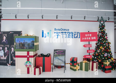 --FILE--Interior view of the headquarters of Chinese online home-rental ...