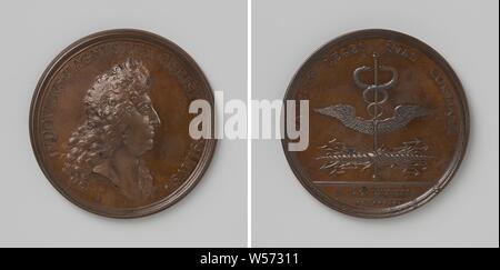 Peace of Nijmegen, Bronze Medal. Front: man's bust inside the inside. Reverse: winged Mercury staff and lightning bolts within a circle, cut off: year., Nijmegen, Louis XIV (King of France), Jérôme Roussel (possibly), Paris, 1678 - 1700, bronze (metal), striking (metalworking), d 7.4 cm × w 140.37 Stock Photo