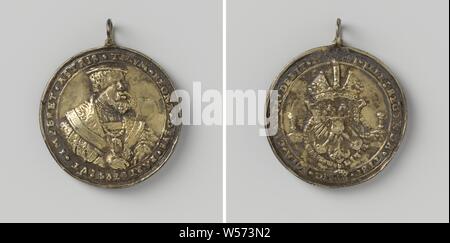 Charles V, German Emperor, Silver Medal with Carrying Eye. Obverse: man's chest piece with glove in hand inside the cover. Reverse: crowned coat of arms hanging with order of Gulden Vlies between columns of Herkules within an inscription, Charles V of Habsburg (German emperor and king of Spain), Monogrammist WS (medailleur), 1541, silver (metal), gilding (material), gilding, d 5.1 cm × d 4.3 cm × w 16.29 Stock Photo