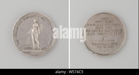 Luneville Peace, Silver Medal. Obverse: Peace, depicted as a woman with an olive branch in hand, scatters seed over a field with flowers within an inscription, cut: signature. Reverse: inscription, Lunéville, French II (Roman-German emperor), Napoleon I Bonaparte (French emperor), Johann Jakob Neuss (der Jüngere), Augsburg, 1801, silver (metal), striking (metalworking), d 3.1 cm × w 11.24 Stock Photo