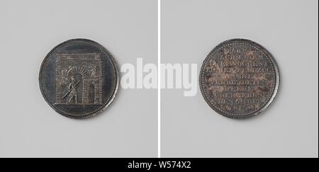 Capture of Paris by the Allies, Silver Medal. Front: helmeted soldier with army standard and spear standing in front of the gate. Reverse: inscription, Paris, anonymous, Germany, 1815, silver (metal), striking (metalworking), d 1.8 cm × w 23 Stock Photo