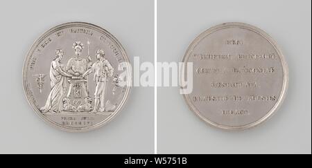 Tribute to William I Frederik, King of the Netherlands, medal struck by order of the States of Hainaut under the presidency of the Bousies, Silver medal. Obverse: woman with crown, knight with lance and man with plow, representing representatives of cities, knighthood and countryside, lay hands on a book lying on an altar, altar crowned coat of arms, at the foot of the altar are two lions, whose tails are woven together to heart, left Mercury staff, right filled horn of abundance within a circle, cut off: inscription. Reverse: inscription, Hainaut, Willem I Frederik (King of the Netherlands Stock Photo