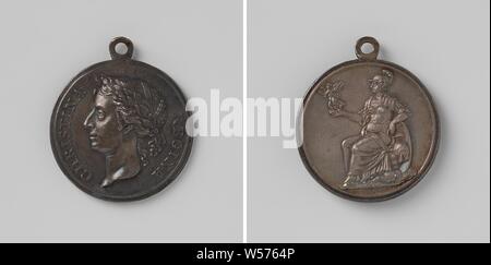 Christina's transition from Sweden to the Roman Catholic Church, Silver Medal. Obverse: bust of a woman with laurel wreath inside an inscription. Reverse: sitting, helmeted woman (Rome) with left hand leaning on shield, in right hand victory statue, Christina (Queen of Sweden), anonymous, 1654, silver (metal), striking (metalworking), d 4.9 cm × d 4.3 cm × w 47.25 Stock Photo